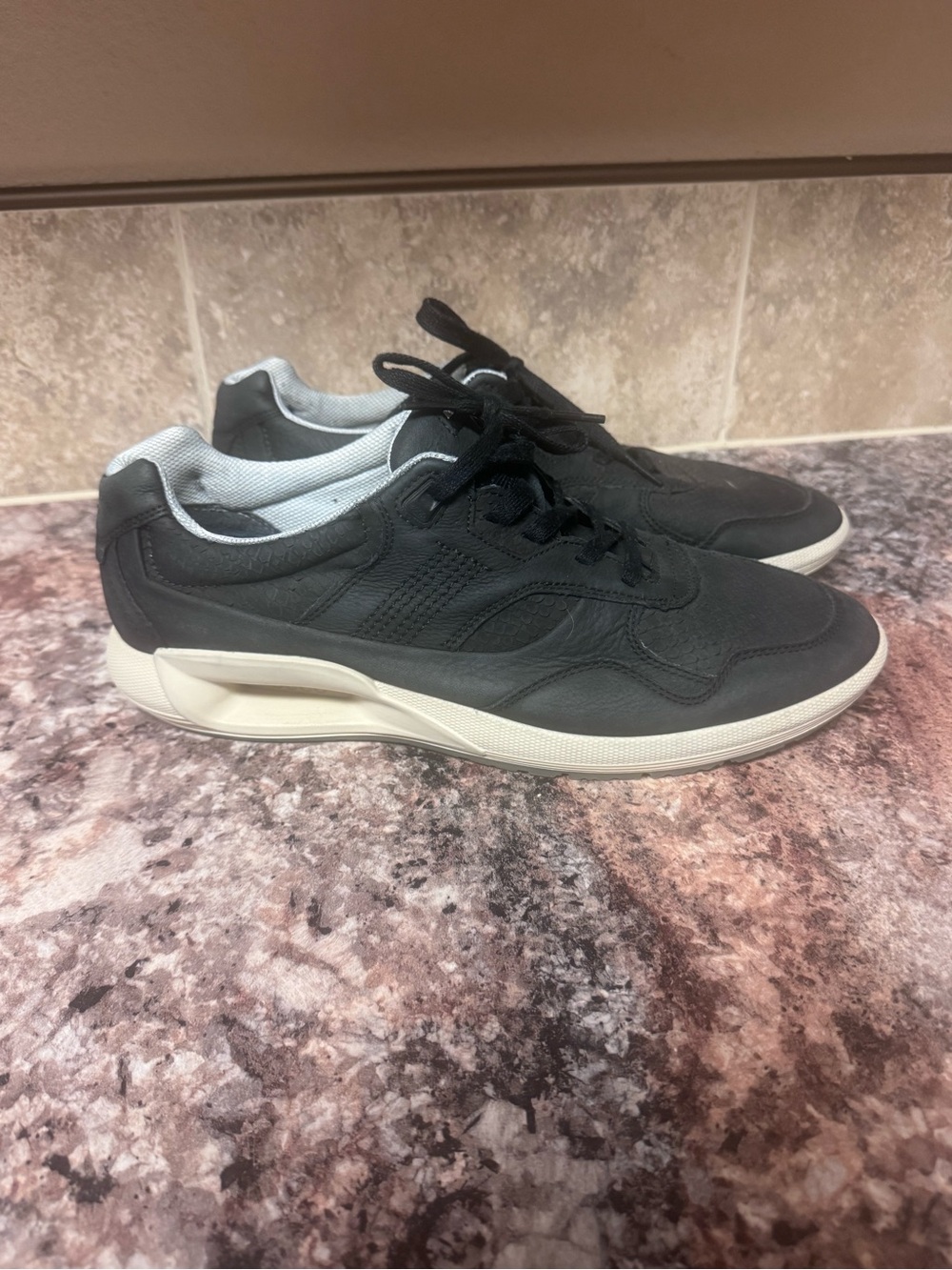 Men's Black Casual Lace-Up Sneakers